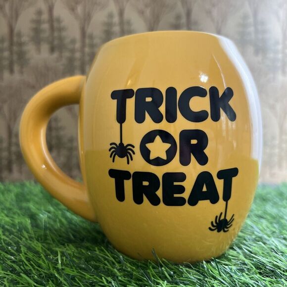Hello Kitty Halloween Mug Sanrio Trick Or Treat Spider 1976 Design 2012 - Picture 2 of 6